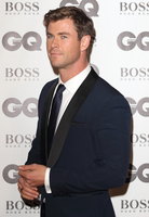 Chris Hemsworth Longsleeve T-shirt #3759822