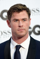 Chris Hemsworth Longsleeve T-shirt #3759826