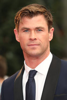 Chris Hemsworth Longsleeve T-shirt #3759857