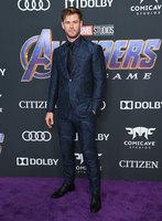 Chris Hemsworth Longsleeve T-shirt #3830678