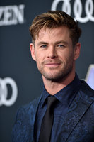 Chris Hemsworth Sweatshirt #3830682
