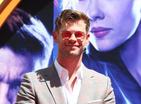 Chris Hemsworth Longsleeve T-shirt #3830686