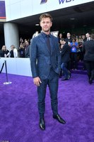 Chris Hemsworth Longsleeve T-shirt #3830687