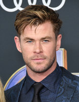 Chris Hemsworth Longsleeve T-shirt #3830689