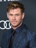 Chris Hemsworth Longsleeve T-shirt #3830691