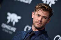Chris Hemsworth Longsleeve T-shirt #3830694