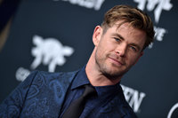 Chris Hemsworth Sweatshirt #3830703