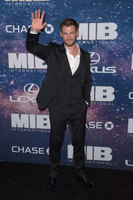 Chris Hemsworth Longsleeve T-shirt #3846928