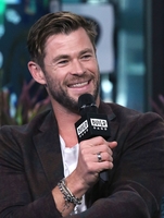 Chris Hemsworth Longsleeve T-shirt #3846948