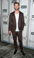 Chris Hemsworth Sweatshirt #3846959