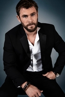 Chris Hemsworth Longsleeve T-shirt #3873817