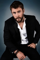 Chris Hemsworth Longsleeve T-shirt #3873822