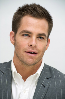 Chris Pine Poster 2323747