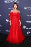 Chrissy Teigen Sweatshirt #2890652