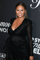 Chrissy Teigen Sweatshirt #2963453