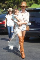 Chrissy Teigen Sweatshirt #3083584