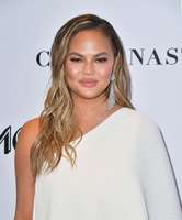 Chrissy Teigen Sweatshirt #3777154