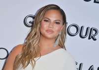 Chrissy Teigen Sweatshirt #3777160