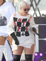 Christina Aguilera Sweatshirt #3327014
