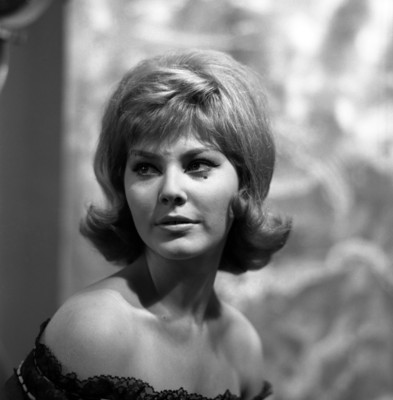 Claudia Mori posters