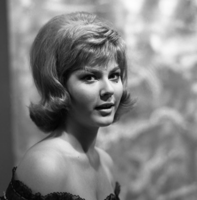 Claudia Mori posters