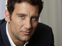 Clive Owen Sweatshirt #2195935