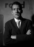 Clive Owen Sweatshirt #2213511