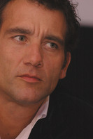 Clive Owen Sweatshirt #2219434