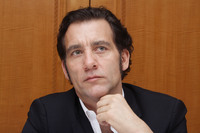Clive Owen Sweatshirt #2223502
