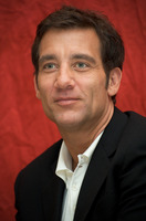 Clive Owen Sweatshirt #2247376