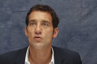 Clive Owen Sweatshirt #2284612