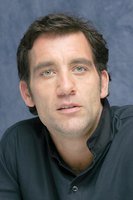 Clive Owen Sweatshirt #2284659