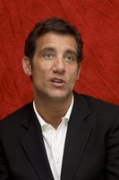 Clive Owen Sweatshirt #2284660