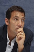 Clive Owen Sweatshirt #2284677