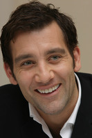 Clive Owen Sweatshirt #2284679