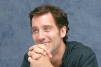 Clive Owen Sweatshirt #2284683