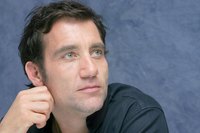 Clive Owen Sweatshirt #2284828