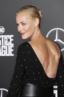 Connie Nielsen Longsleeve T-shirt #2891801