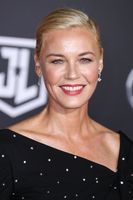 Connie Nielsen Longsleeve T-shirt #2891959