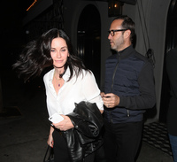 Courteney Cox Longsleeve T-shirt #2739406