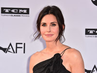 Courteney Cox Longsleeve T-shirt #3286813