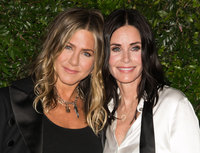 Courteney Cox Longsleeve T-shirt #3307429