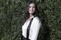 Courteney Cox Longsleeve T-shirt #3307562