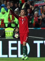 Cristiano Ronaldo longsleeve t-shirt #3336316