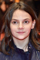 Dafne Keen Longsleeve T-shirt #2700454