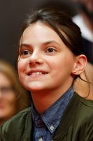 Dafne Keen Longsleeve T-shirt #2700458