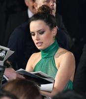 Daisy Ridley Longsleeve T-shirt #2843001