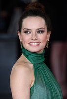 Daisy Ridley Longsleeve T-shirt #2843053
