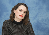 Daisy Ridley Longsleeve T-shirt #2843329