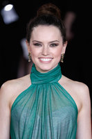 Daisy Ridley Longsleeve T-shirt #2843396